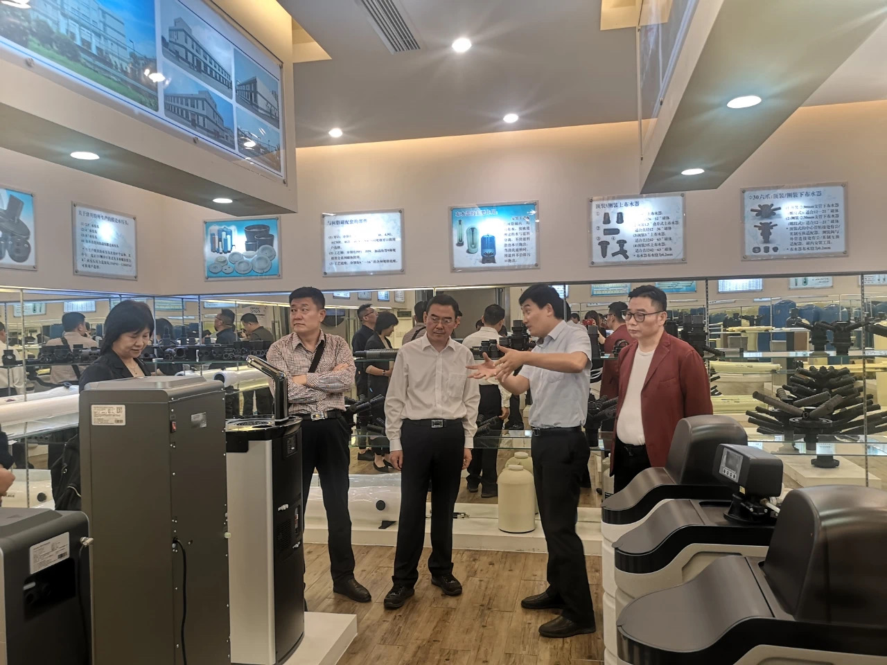 淄博市委统战部考察组莅临唯赛勃子公司奥斯博